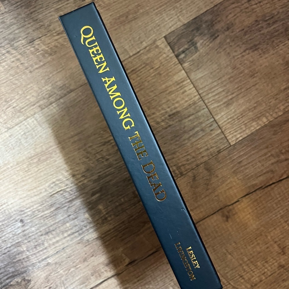 Queen Among The Dead The bookish Box Exclusive Edition - Picture 5 of 8